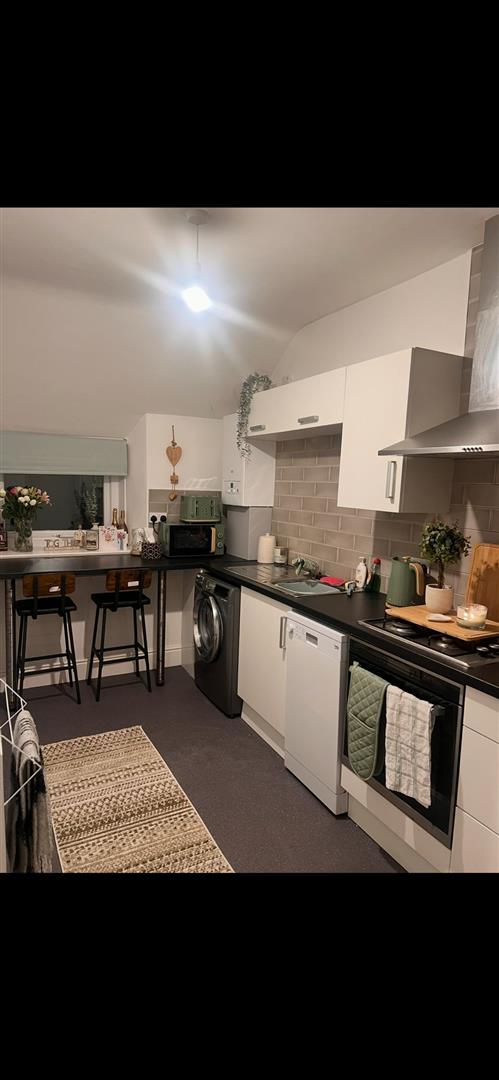Flat 2_Kitchen.jpg